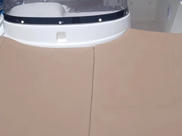 Hire Motorboat polyeste yacht with a boat licence