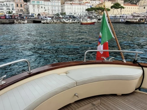 Motorboat to hire Amalfi at the best price