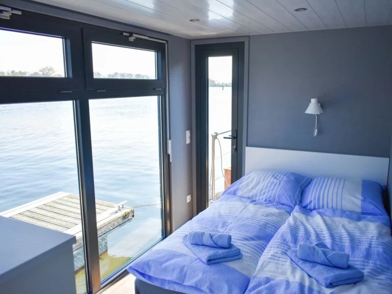 Hire Canal boat A with a boat licence