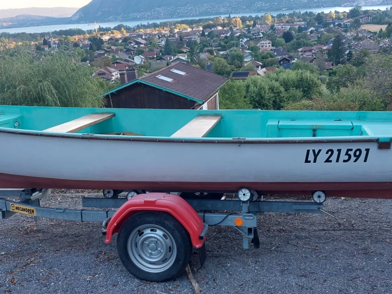 Motorboat to hire Saint-Jorioz at the best price