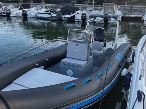 Yacht hire Le Canon cheap Tempest 700 Sun
