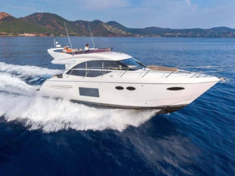 Charter a Princess 49 Fly in Juan-les-Pins on Samboat