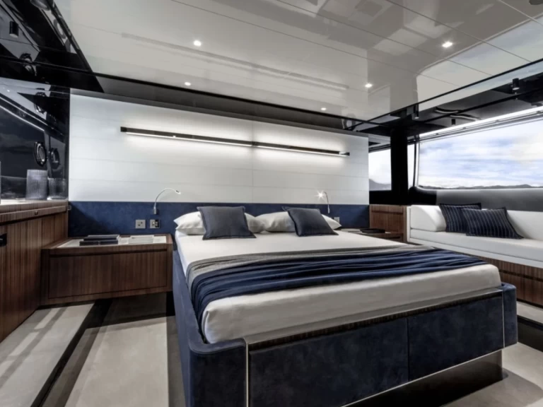 Yacht charter Saint-Tropez - Riva Rebel 66 on SamBoat