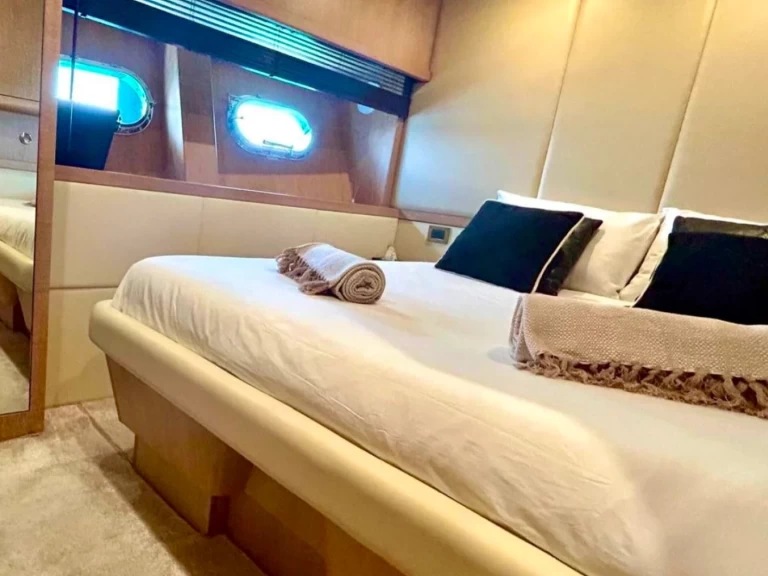 Hire a Alfamarine 78 Saint-Tropez