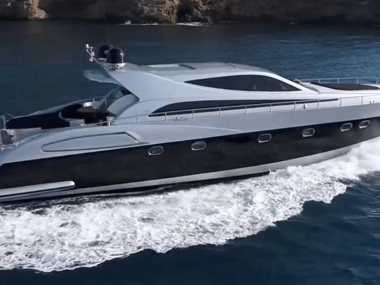 Luxury Yacht to hire Saint-Tropez at the best price