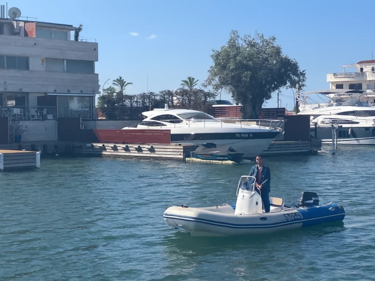 Zodiac Medline 500 charter bareboat or skippered in  Empuriabrava