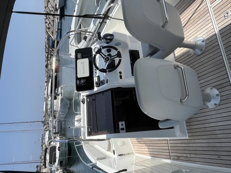 Motorboat to hire Les Issambres at the best price