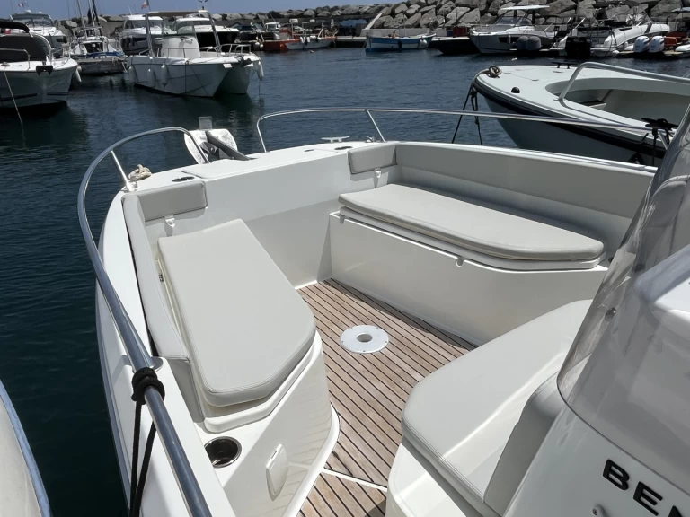 Yacht charter Les Issambres - Bénéteau Flyer 8 SPACEdeck on SamBoat