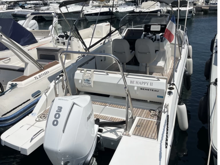 Yacht charter Les Issambres - Bénéteau Flyer 8 SPACEdeck on SamBoat