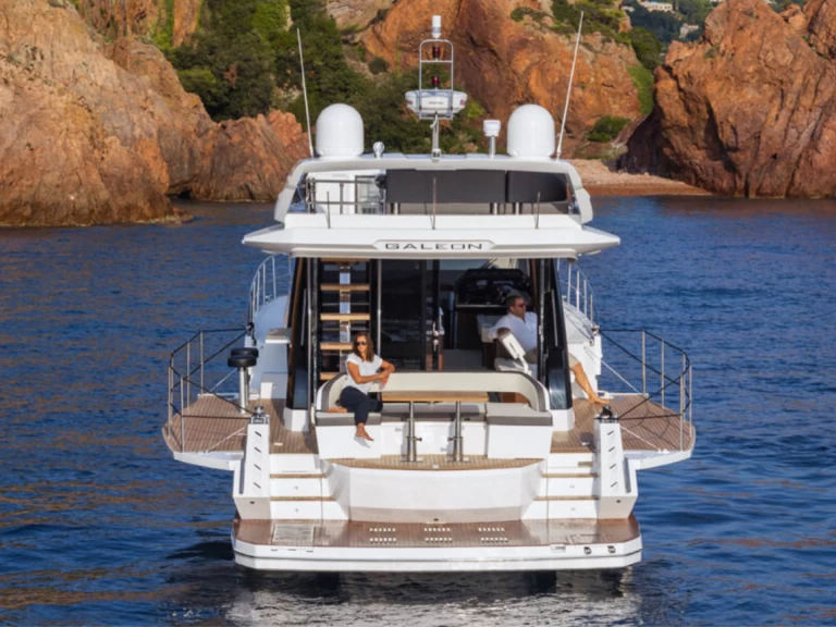 Yacht hire Saint-Tropez cheap Galeon 500 Fly