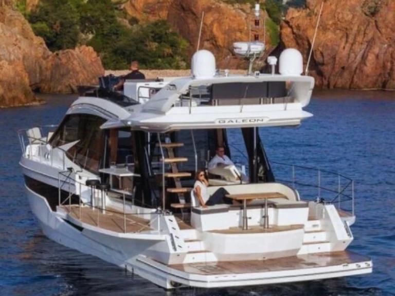 Luxury Yacht hire in Saint-Tropez - Galeon Galeon 500 Fly