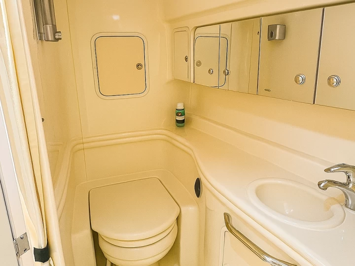 Charter a Sea Ray Sundancer 37 in Miami on Samboat