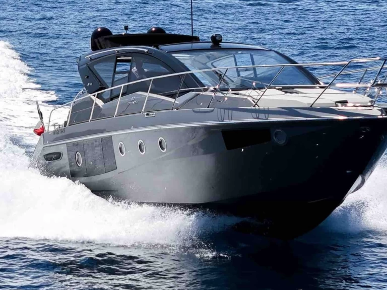 Charter a Cranchi M 44 in Saint-Tropez on Samboat