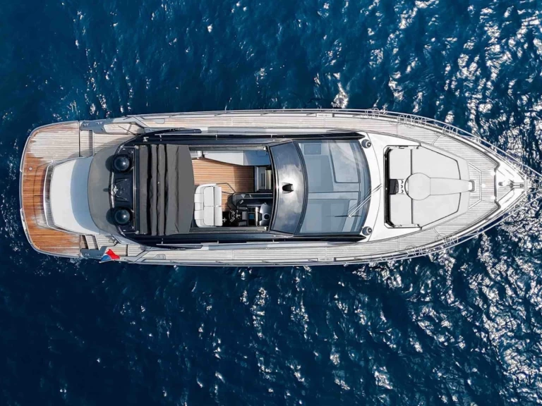 Hire Luxury Yacht with or without skipper Cranchi Saint-Tropez