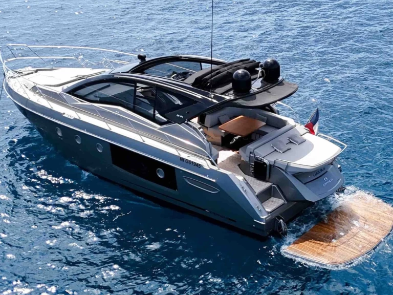 Yacht charter Saint-Tropez - Cranchi M 44 on SamBoat