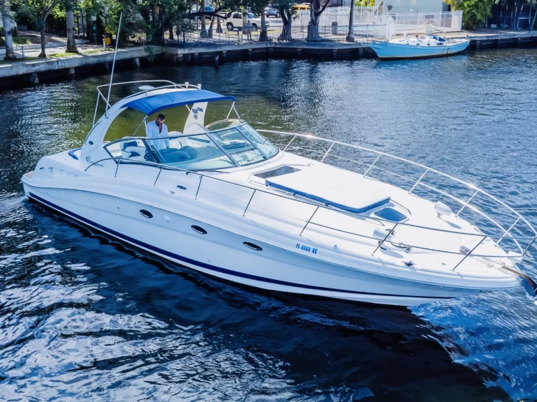 Luxury Yacht to hire Miami at the best price