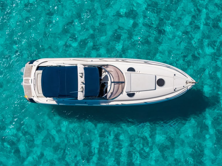 Hire Motorboat Sunseeker with a boat licence