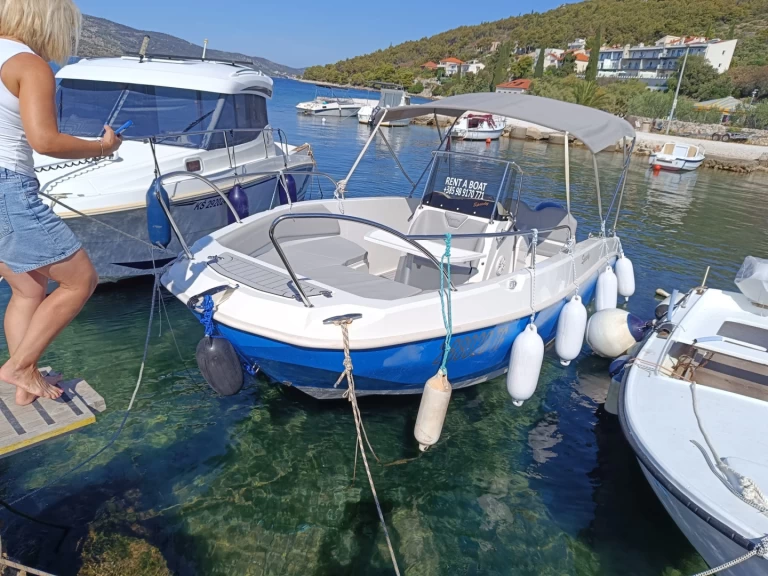 Motorboat hire in Trogir - Cantiere Nautico Speedy Cayman 585