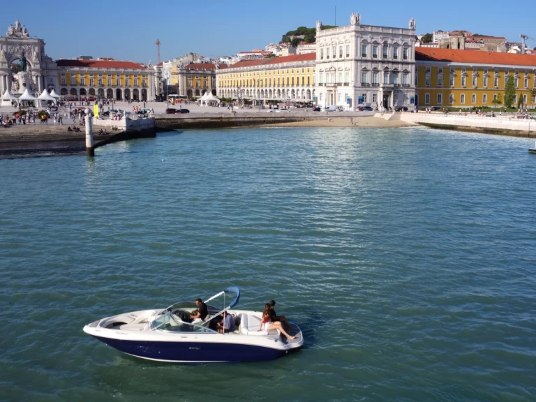 Sea Ray Sea Ray 220 Select charter bareboat or skippered in  Lisbon