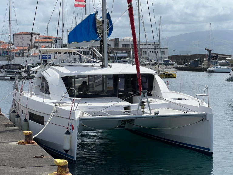 Hire Catamaran Leopard with a boat licence