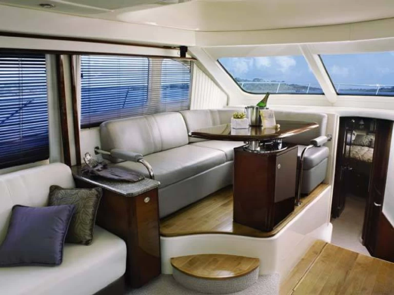 Sea Ray DANCING QUEEN charter bareboat or skippered in  Manhattan