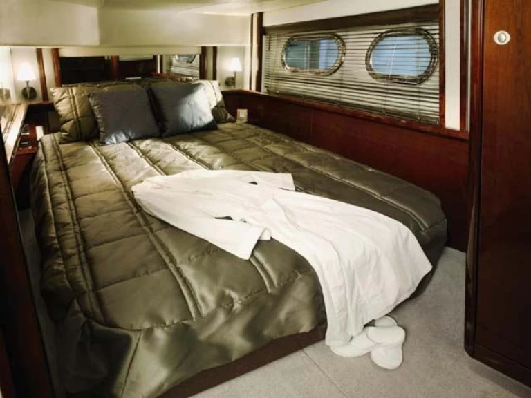 Yacht hire Manhattan cheap DANCING QUEEN