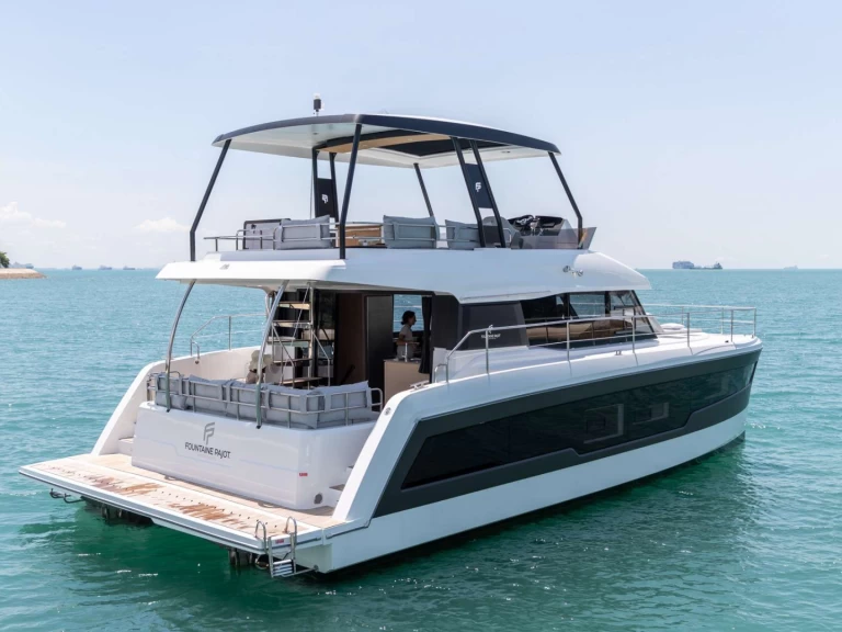 Hire a Fountaine Pajot FASCHING Belize
