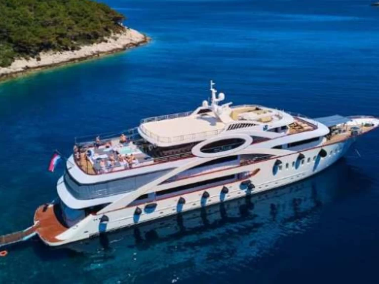 Hire Sailboat Custom Made with a boat licence