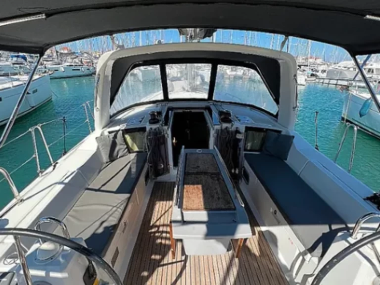 Hire Sailboat with or without skipper Bénéteau Lefkáda