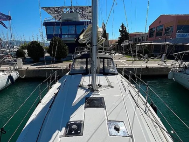 Bénéteau Oceanis 41.1 charter bareboat or skippered in  Lefkáda