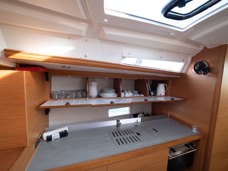 Yacht charter Alimos - Dufour Dufour 430 Grand Large on SamBoat