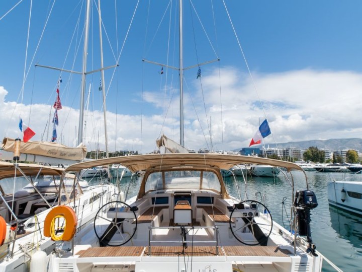 Sailboat hire in Alimos - Dufour Dufour 530