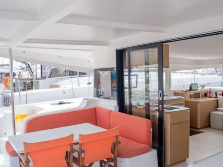 Catamaran to hire Alimos at the best price