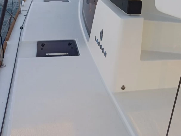 Catamaran to hire Lávrio at the best price