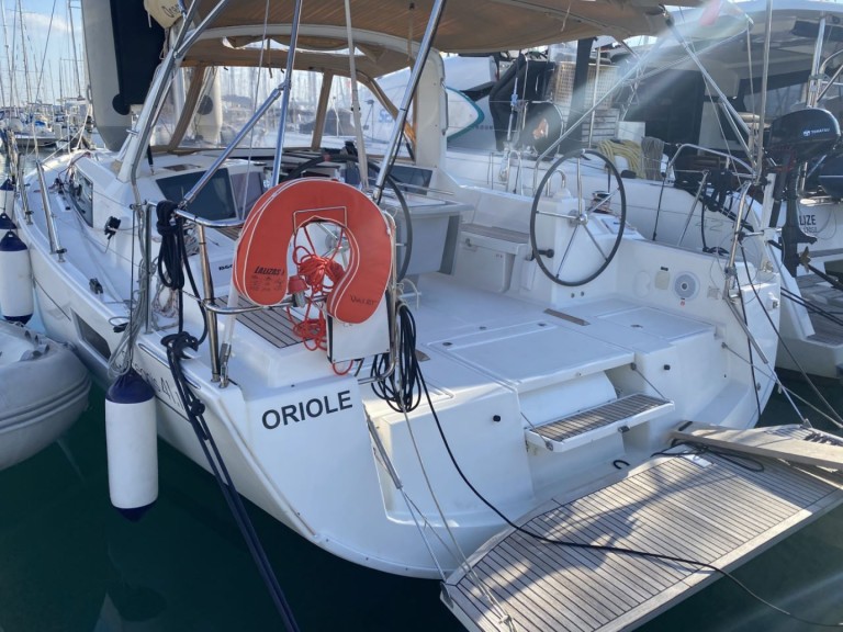 Hire Sailboat Bénéteau with a boat licence