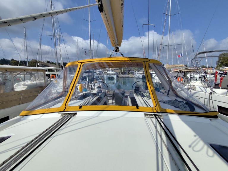 Hire a Bénéteau Oceanis 48 Gouvia