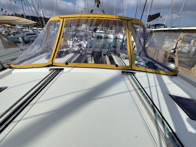 Charter a Bénéteau Oceanis 48 in Gouvia on Samboat