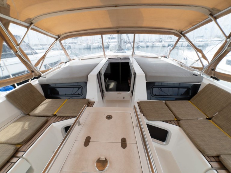 Yacht charter Alimos - Bénéteau Oceanis 51.1 on SamBoat