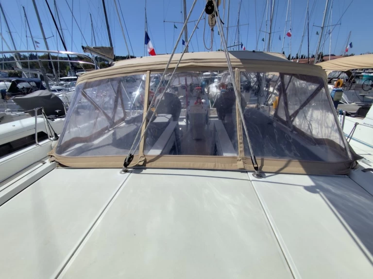 Hire a Bénéteau Oceanis 51.1 Gouvia