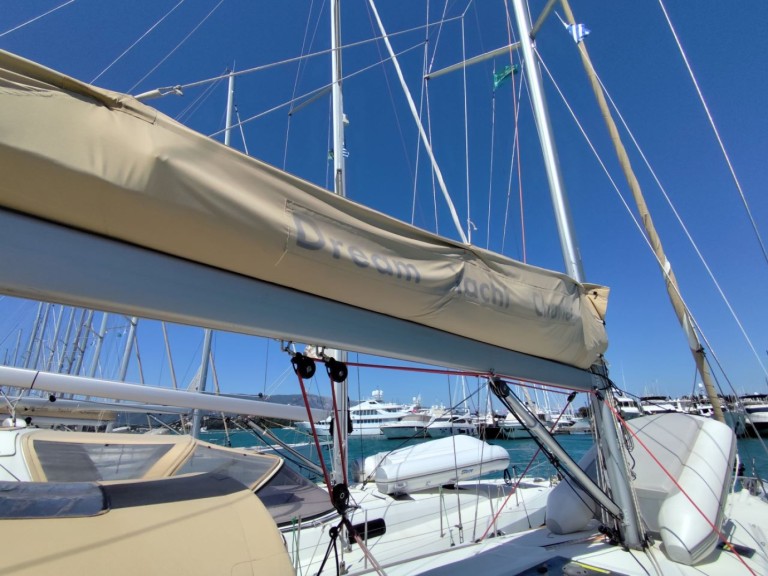 Sailboat to hire Gouvia at the best price