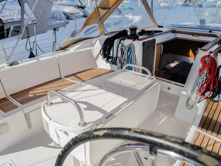 Hire Sailboat with or without skipper Jeanneau Alimos