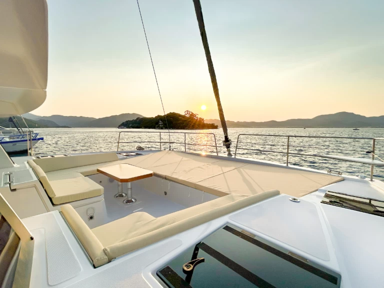 Charter a Bali Bali 4.8 in Adaköy on Samboat