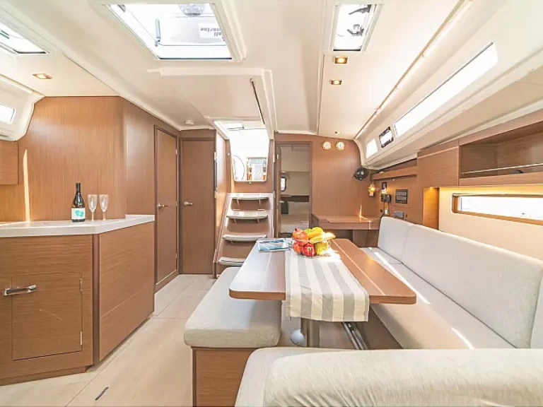 Hire Sailboat Bénéteau with a boat licence