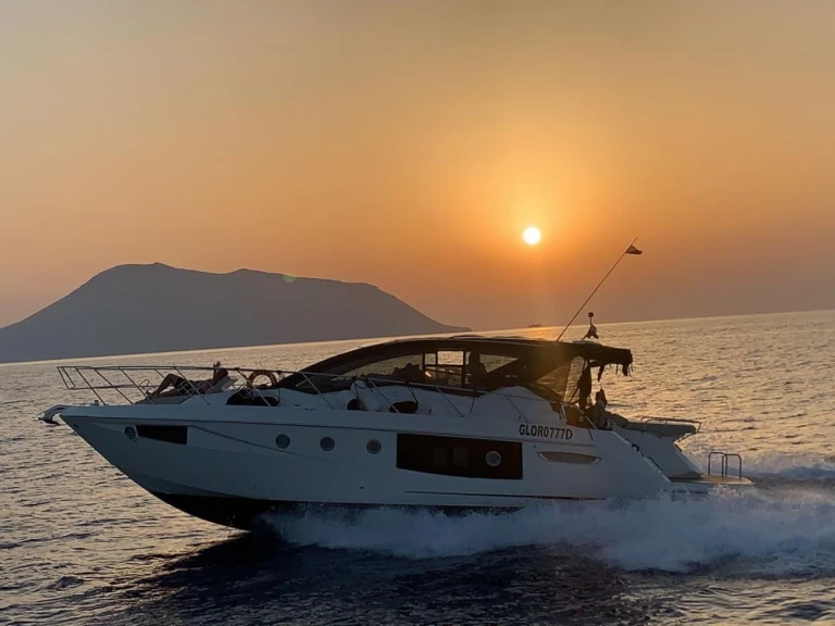 Hire a Cranchi Cranchi 44 Villa San Giovanni