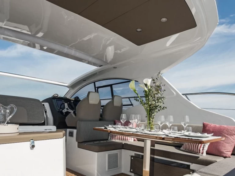 Charter a Azimut Atlantis 43 in Altea on Samboat