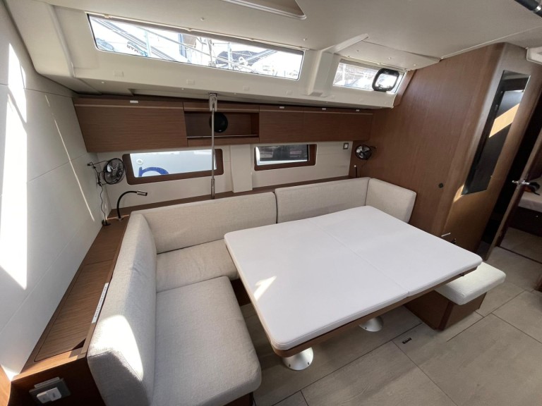 Yacht hire Santa Cruz de Tenerife cheap Oceanis 51.1