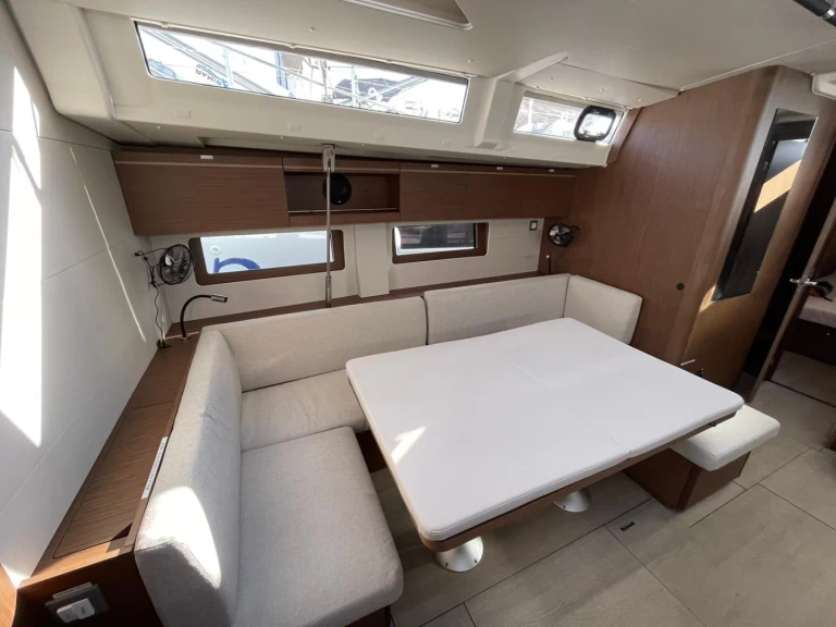 Yacht hire Santa Cruz de Tenerife cheap Oceanis 51.1