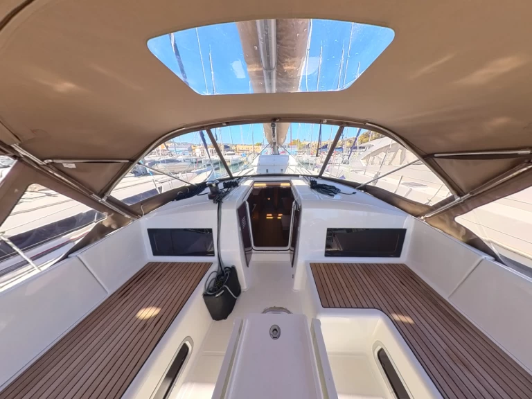 Yacht charter Santa Cruz de Tenerife - Jeanneau Sun Odyssey 490 on SamBoat