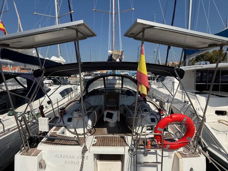 Yacht hire Palma de Mallorca cheap Oceanis 43