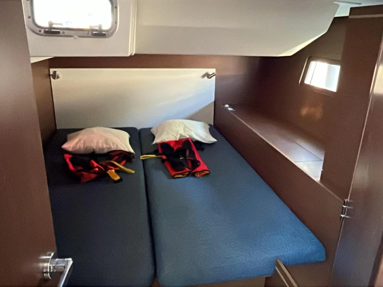 Hire a Bénéteau Oceanis 51.1 Las Galletas